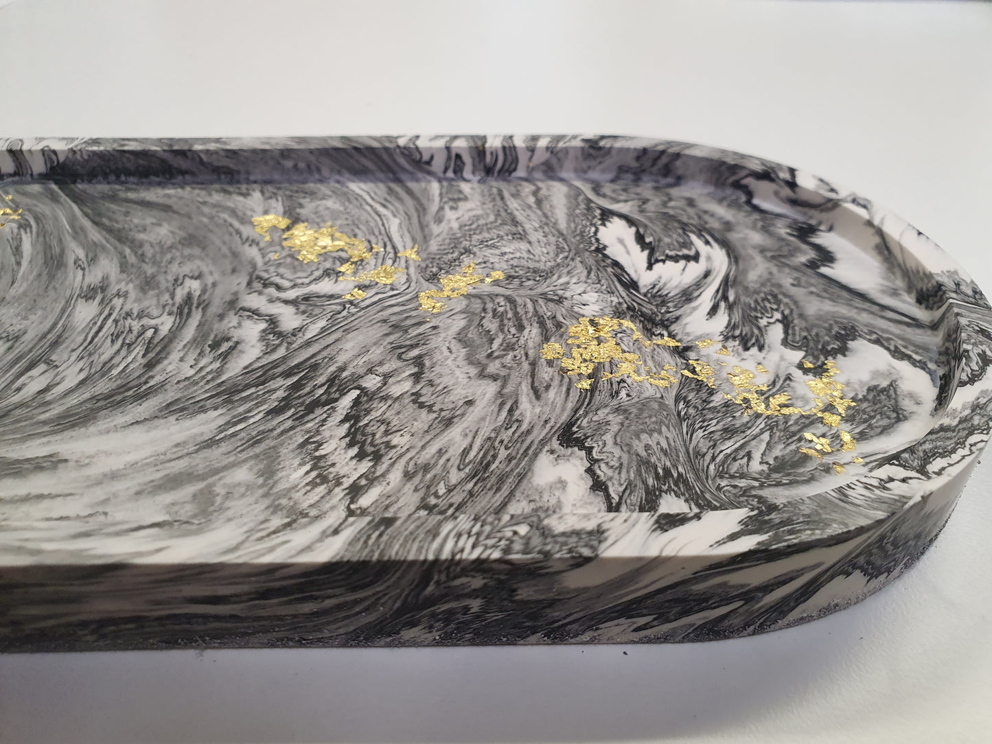 Shizuoka Jesmonite Large Oval Tray in Monochrome and Gold