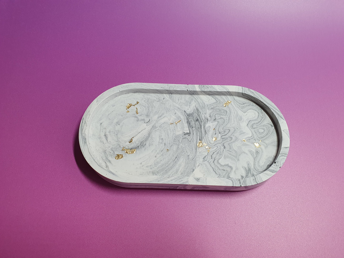 Sansa Jesmonite Oval Tray in Monochrome and Gold