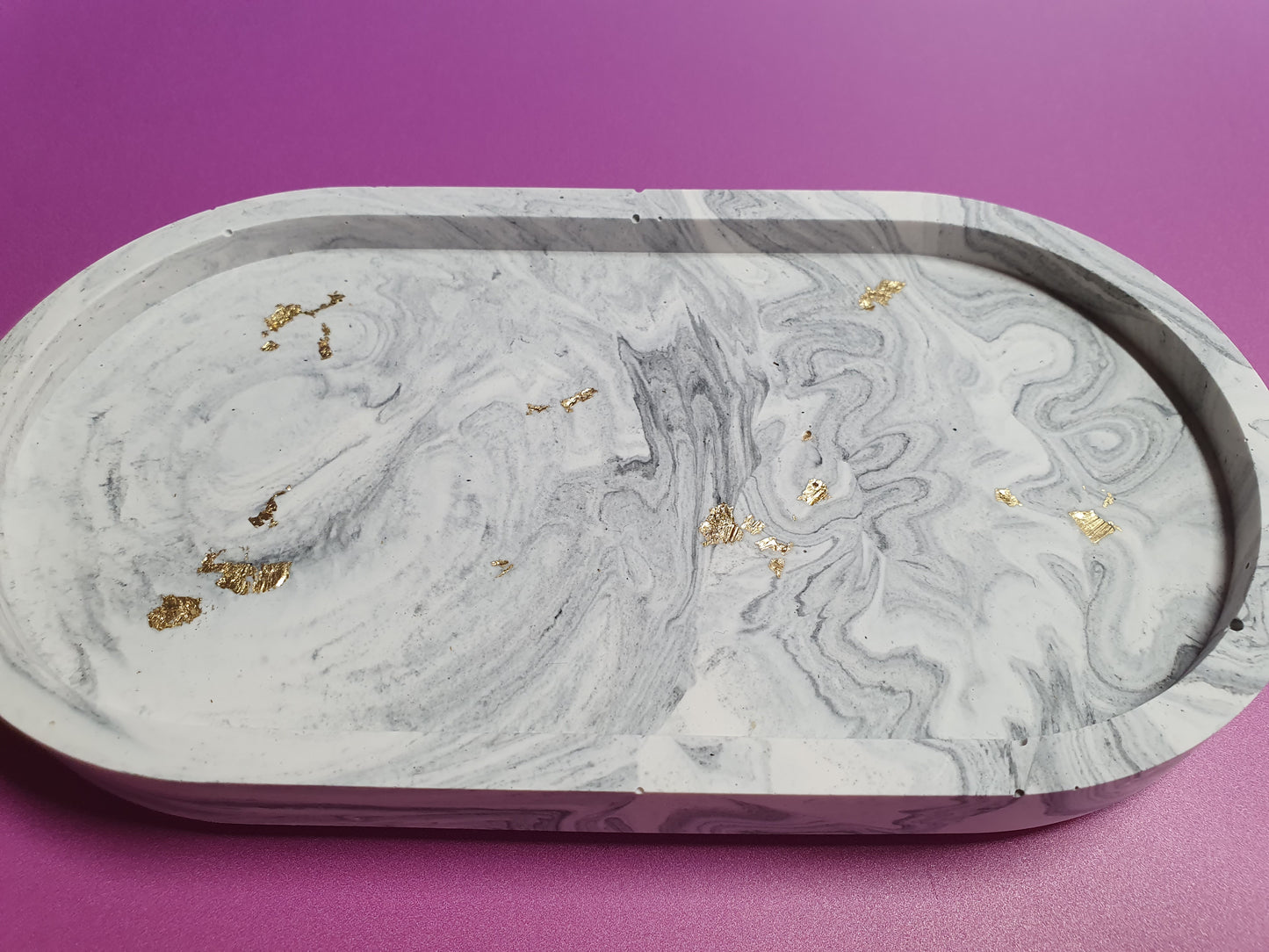 Sansa Jesmonite Oval Tray in Monochrome and Gold