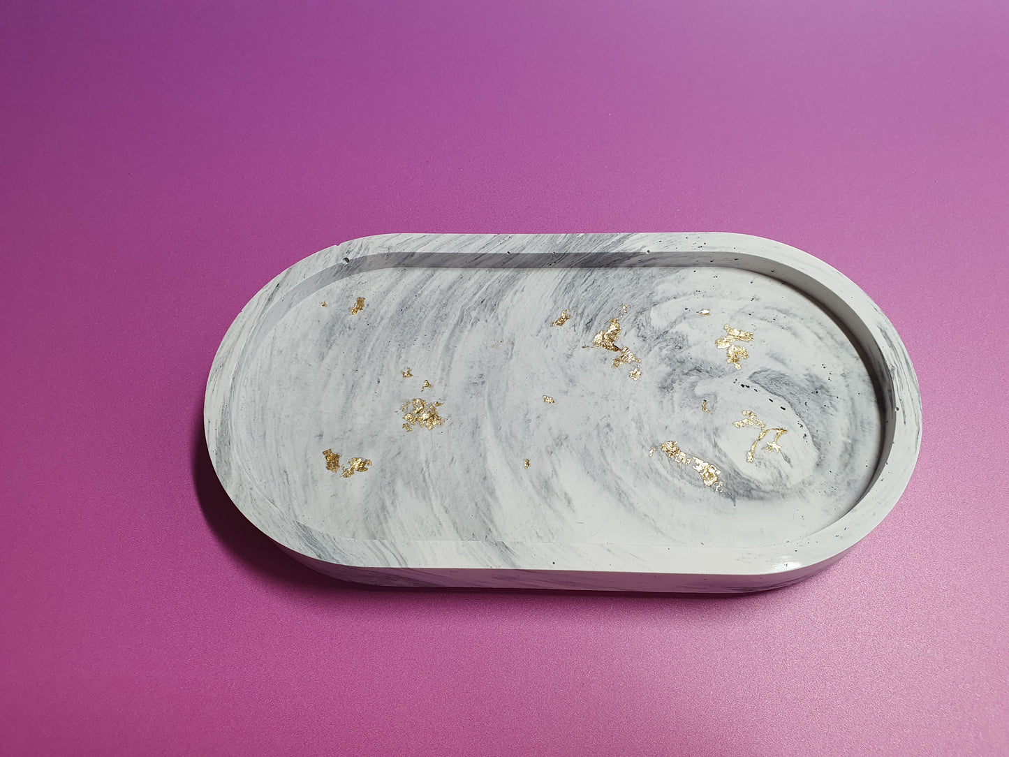 Sansa Jesmonite Oval Tray in Monochrome and Gold