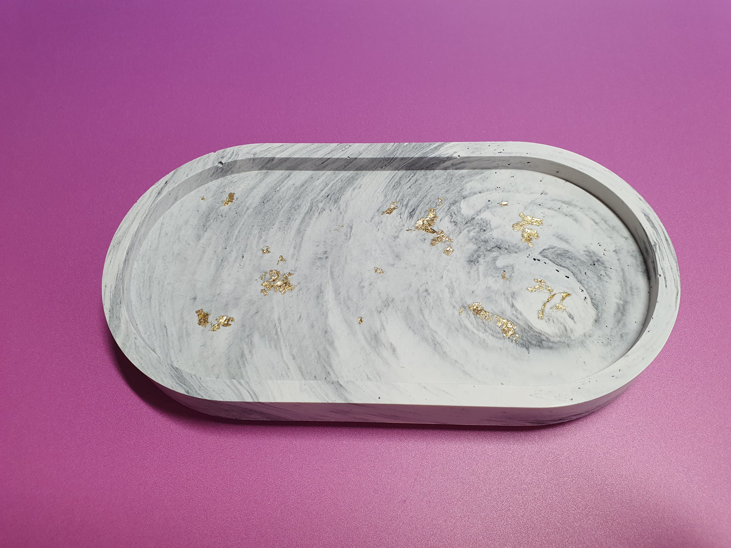 Sansa Jesmonite Oval Tray in Monochrome and Gold