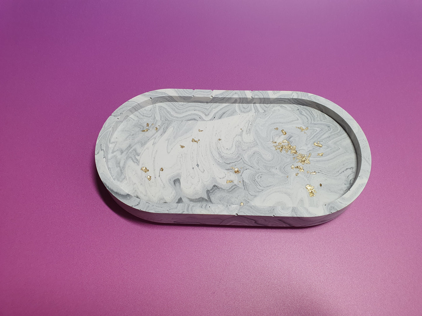 Sansa Jesmonite Oval Tray in Monochrome and Gold