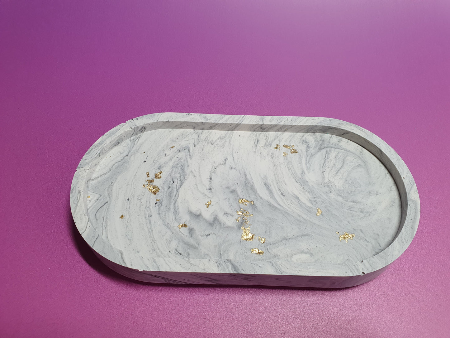 Sansa Jesmonite Oval Tray in Monochrome and Gold